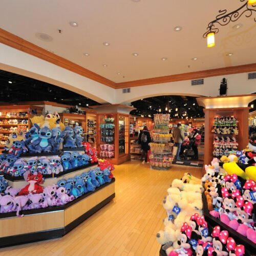 1 Walt Disney Studios Store met verschillende Disney knuffels