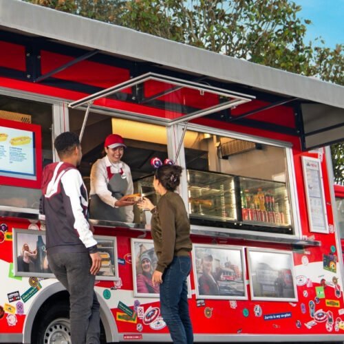 1 Rode Foodtruck met schild van Captain America