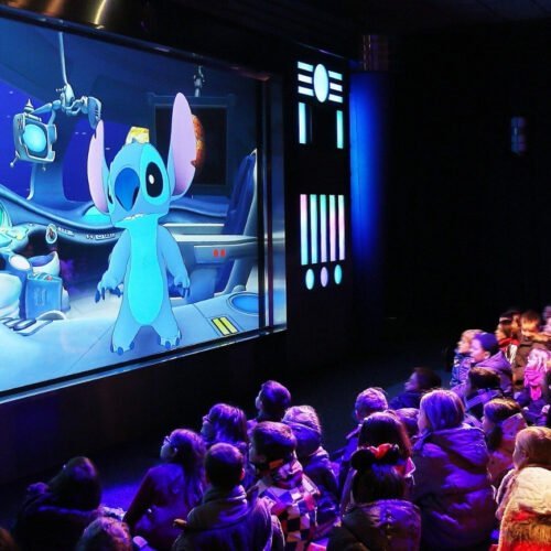 5 Stitch Live! mit Publikum im Production Courtyard