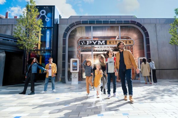 PYM kitchen Mensen voor het buffetrestaurant PYM Kitchen